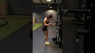 Biceps curl poulie barre