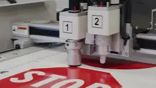Road signs and traffic signs with flatbed cutting plotters | Valiani
