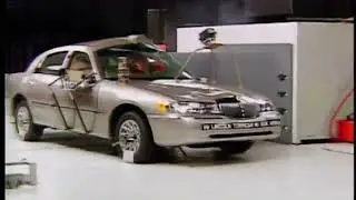 1999 Lincoln Town Car side-pole IIHS crash test
