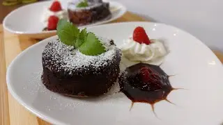 Lava Cake * Babeczka z płynną czekoladą🥧Pyszny czekoladowy DESER 👍  Płynne Czekoladowe ciasto 🔥