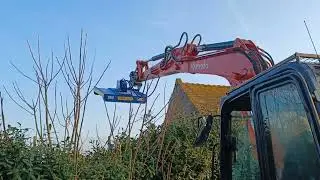Gyro-broyeur pour mini-pelle et pelle ONE-TP, disponble de 1.5 à 12 tonnes, coupe de 6 à 10 cm.