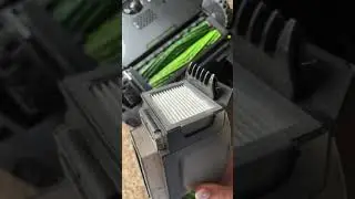 How to replace the filter on your j/i series Roomba and clean the dust bin! #howto #tipsandtricks