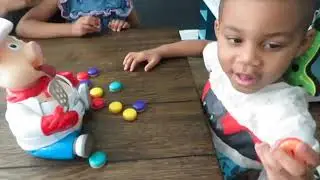Pop the Pig Family Fun Game for kids, Toy Surprise!