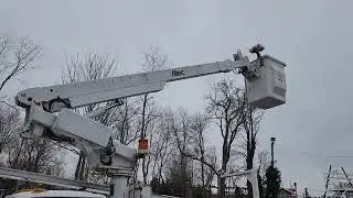 Auction. 1997 Ford/Alternatively bucket truck. Auctions International 
