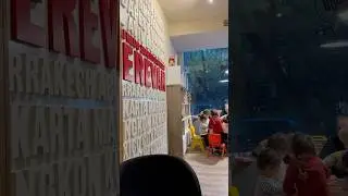 Kids Corner in Yerevan&rsquo;s restaurant Эрик играет в детском уголке в Ереване