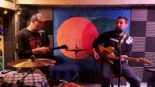 Girls are out to get you (Live at Yellow Door)