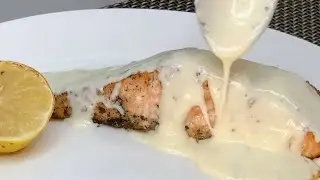 Perfekter Lachs in einer cremigen Zitronensauce. Salmon in creamy sauce