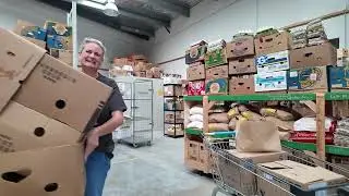 Tauranga Mayor Mahé Drysdale's visit to the Tauranga Community Foodbank