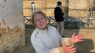 A Avoise, au ch&acirc;teau de Dobert le clocheton a &eacute;t&eacute; install&eacute;