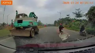 Grap Taxi driving CV Tight street VietNam (without trailer)