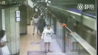Man Stuck Between Beijing Train and Platform
