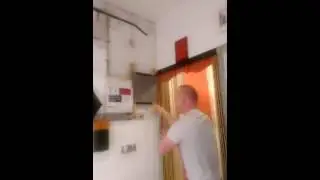 Biu Jee (snake hand) Finger Throat Strikes on Steel Plate
