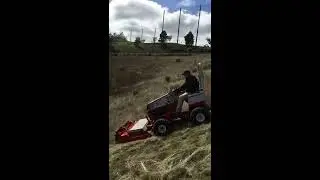 Ventrac Roadside Slope mowing. 4500Z Tractor with HQ680 Tough Cut