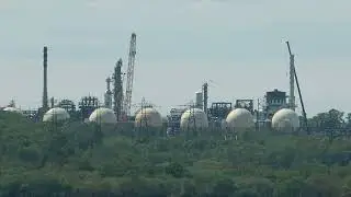 Fawley Refinery FAST cranes and seven sisters 30-04-2024