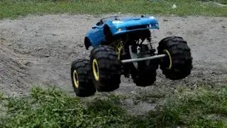 High Volts RC - Monster Vette is Back! Backyard Bashing
