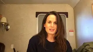 Actress Elizabeth Reaser motives voters in her hometown!