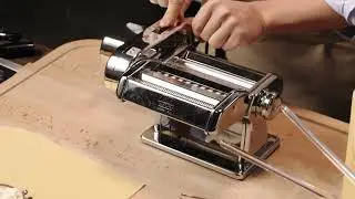 Электрическая лапшерезка - тестораскатка Marcato Classic Atlas Motor 150 mm тестораскаточная машина