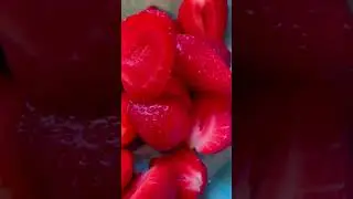 STRAWBERRIES 🍓😋 | HULAHULAHOOP #shorts