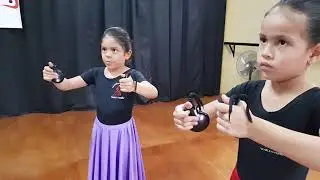 ACADEMIA DE ARTE SCARLETT PAZMIÑO - NIÑAS Y CASTAÑUELAS
