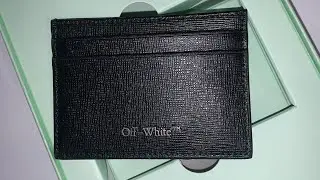 Off-White card holder in hand unboxing