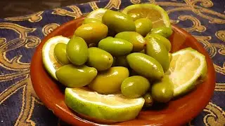 الزيتون الاخضر المكلس بالقطرونة طريقة اجدادنا الاصليه في تحضيره طعم رائع وشهي