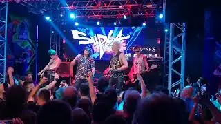 Supla & Duda Calvin Beat On The Brat no Espa&ccedil;o Marin Lotada&ccedil;o!!! #ramones #punk #portoalegreoficial