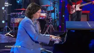 Elly Schlein e la passione per la musica - Stasera c'è Cattelan su Raidue 21/03/2023
