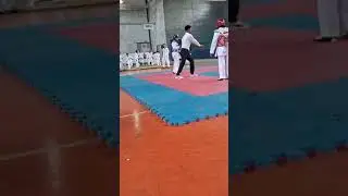 TAEKWONDO Marcial Julliany Vit&oacute;ria Silva colete azul medalha de ouro
