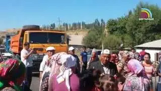 Кара-Суу: Жаңы-Арыктагы жол тоскон энелер. ВИДЕО