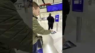 Delta's Parallel Reality Experience at DTW (Detroit Airport) ✈️ #parallelreality #delta