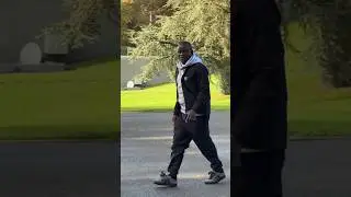Ngolo Kant&eacute; d&eacute;barque en toute simplicit&eacute; &agrave; Clairefontaine (Equipe de France) #football #shorts