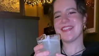 Vegan pizza & cocktails with my friend! | VLOGMAS DAY 22!🎄