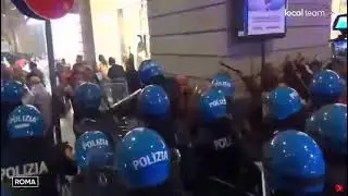 Rom Gewalt bei Demo mit R&ouml;mer Wiederstand gegen Impfpass Pflicht. 9.10.21