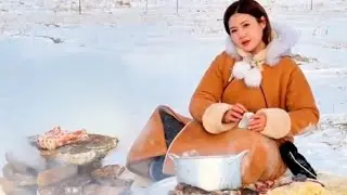 How to Survive in Snow ❄️ | Winter Snow Outfit Ideas for Women 🧥 | Stay Warm & Stylish