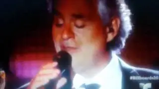LAURA PAUSINI CANTA 
