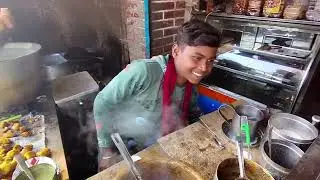 Aaj kafi let ho gaya isiliye aaj ka chai..☕..Bhatpar main🤍🤍