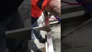 Electrochemical weld cleaning