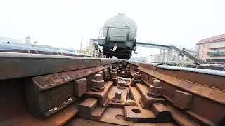 Train wheels sound-Old & Rusty Tracks 🚂🚧🔊 Strong horns