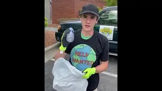 Un h&eacute;roe cotidiano: joven pas&oacute; 10 a&ntilde;os recolectando bolsas de basura