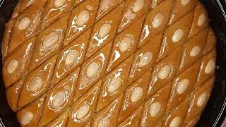 Badamlı paxlavanın hazırlanması.paxlavanın üzərinin parıldamasının sirri😊 #paxlava #azeribaklava