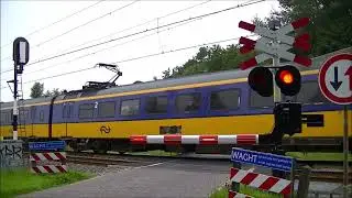 Spoorwegovergang Oudemolen (Tynaarlo) // Dutch railroad crossing