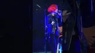 Have a good para-holiday! #hayleywilliams #guitar #paramore #music #paramorealbum #paramorelive