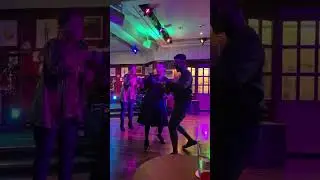 🎶 海上之夜，被歌声温柔包围在邮轮上，遇见一场动人的音乐时光随海浪摇曳的，不只是船，还有歌声🎤