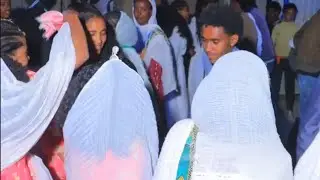 ዓዲይ ጓል ምስ ዓዲይ ወዲይ ብሓንሳብ ኣብ ክርስትና ዶቆም ሰለል እንትብሉ ኣብ ዕዳጋ ሓሙስ ሑፃ