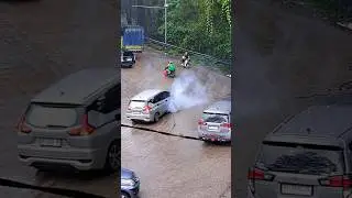 Sopir Panik, mobil penggerak roda depan kesulitan di tanjakan
