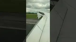 TUI Boeing 787 Dreamliner landing into Manchester 