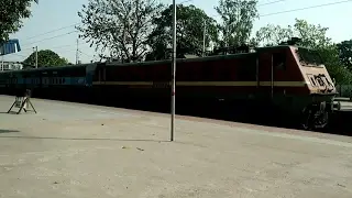 Kolkata Azamgarh Weekly Express | Arriving at Durgapur Station | ER