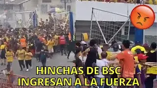 Hinchas de Barcelona SC ingresan a la fuerza al estadio