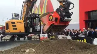 Liebherr Excavator R926 Compact Demo - Bauma 2016