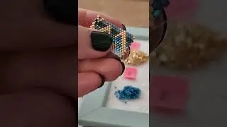 ✨ Made this peyote bracelet a while ago! Free tutorials on YouTube + pattern in my Etsy shop. 💬